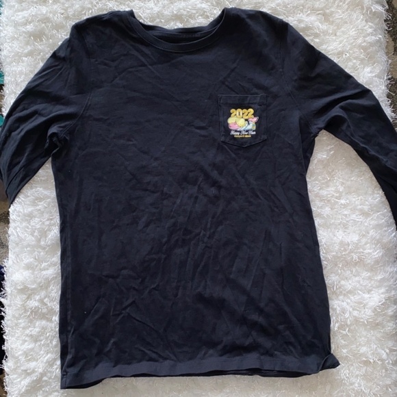 Ladies size small Vineyard Vines New Years 2022 shirt - Picture 8 of 8